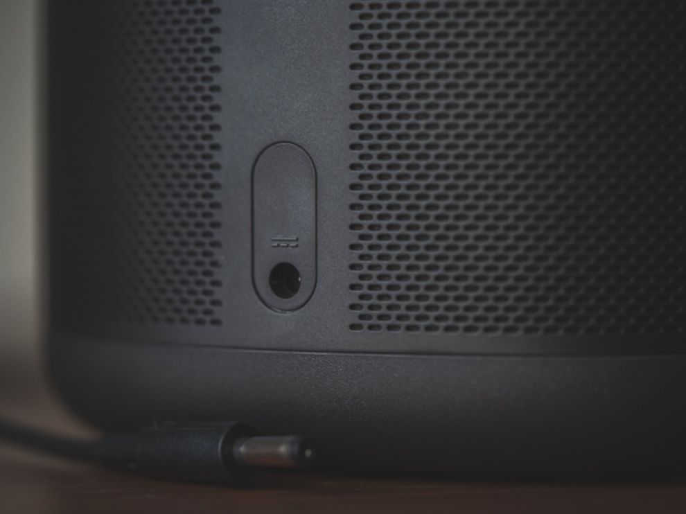 Vista posterior de Mi Smart Speaker