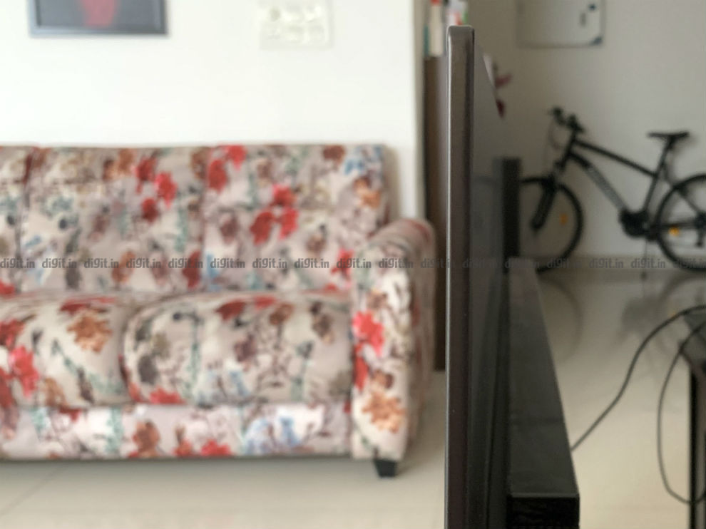 El SOny A8H es un televisor muy delgado.