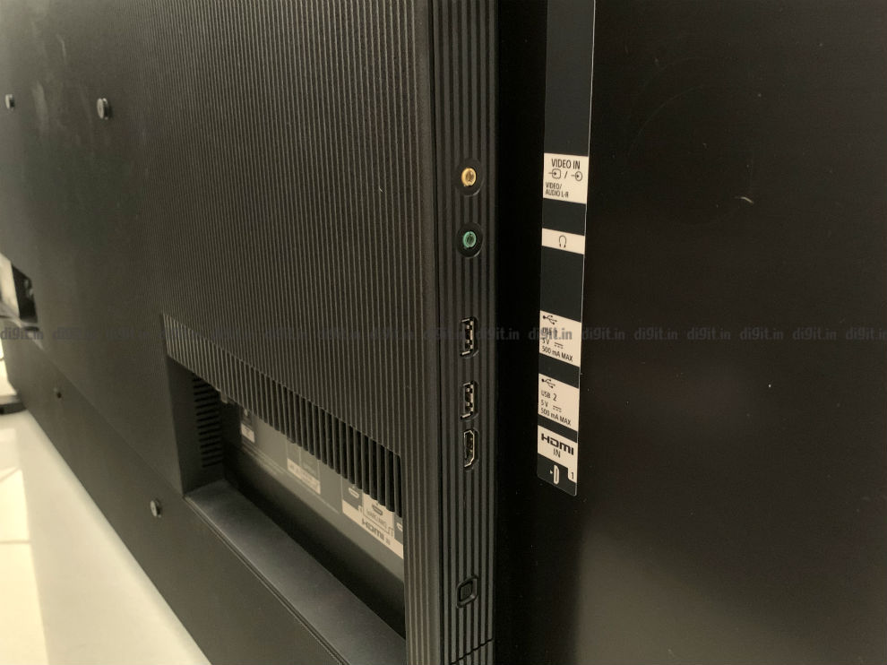 El Sony A8H tiene 4 puertos HDMI y 3 puertos USB.