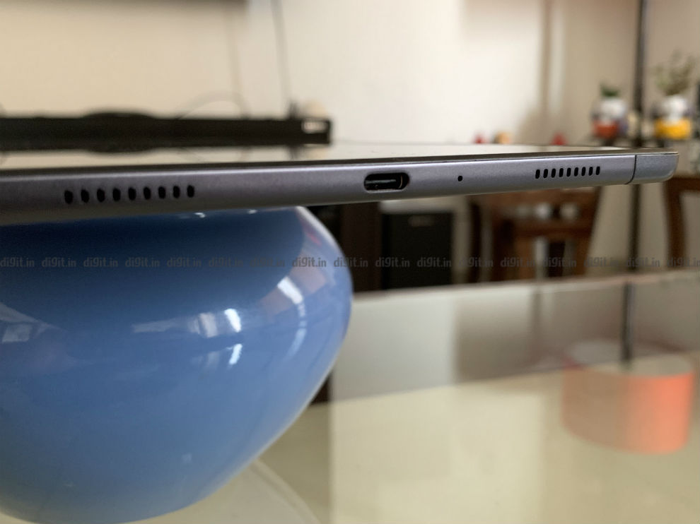 El Samsung Galaxy Tab A7 tiene un puerto USB-C para cargar y transferir datos