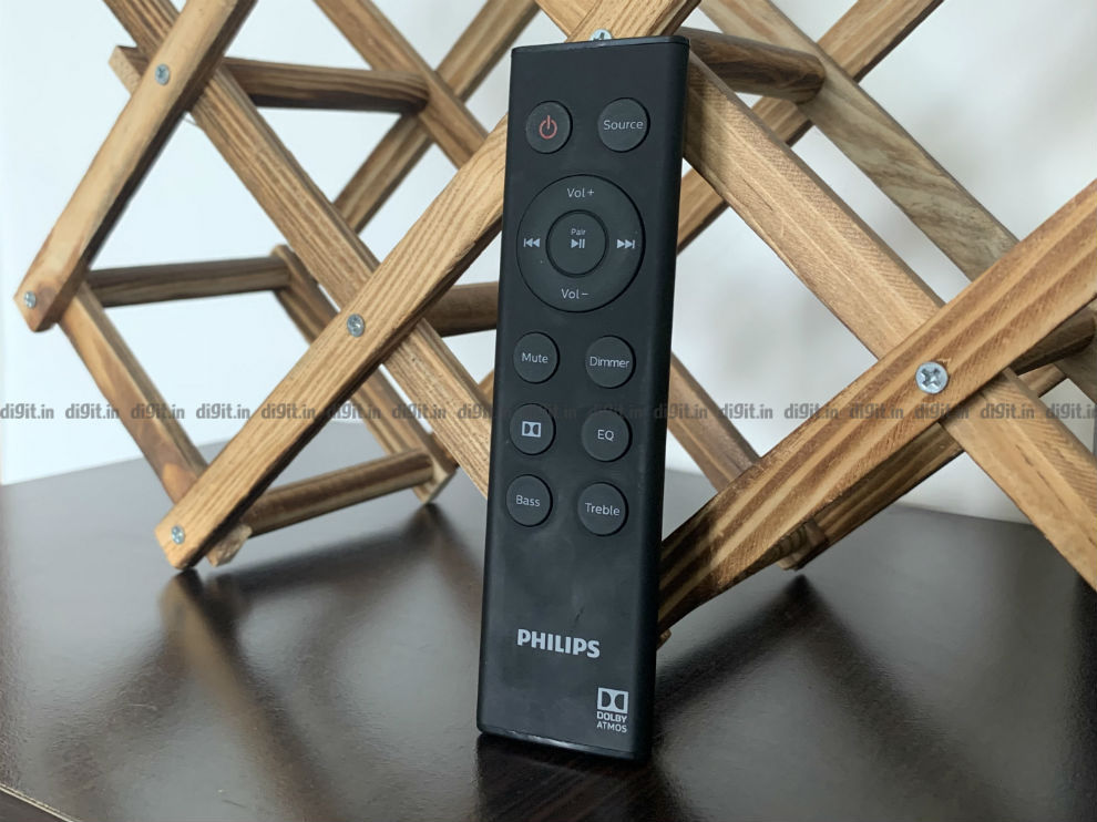 The Philips 3.1 soundbar comes with a simple remote control.