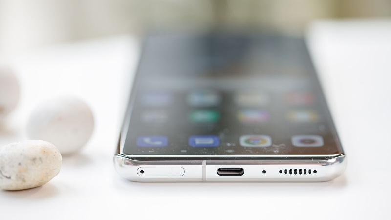 Xiaomi Mi 11 Ultra USB-C port