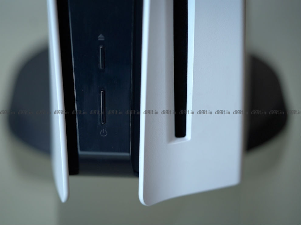 The PS5 has physical power and eject buttons. 
