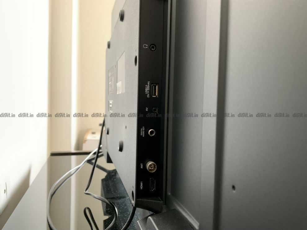 El Realme TV tiene 3 puertos HDMI y 2 puertos USB. 