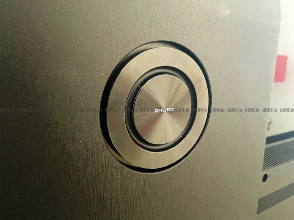 El TCL C825 tiene sonido de Onkyo.