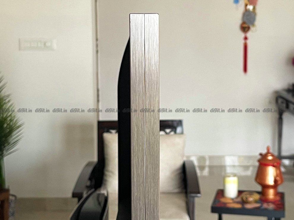 El TCL C825 tiene una construcción y un acabado premium. 