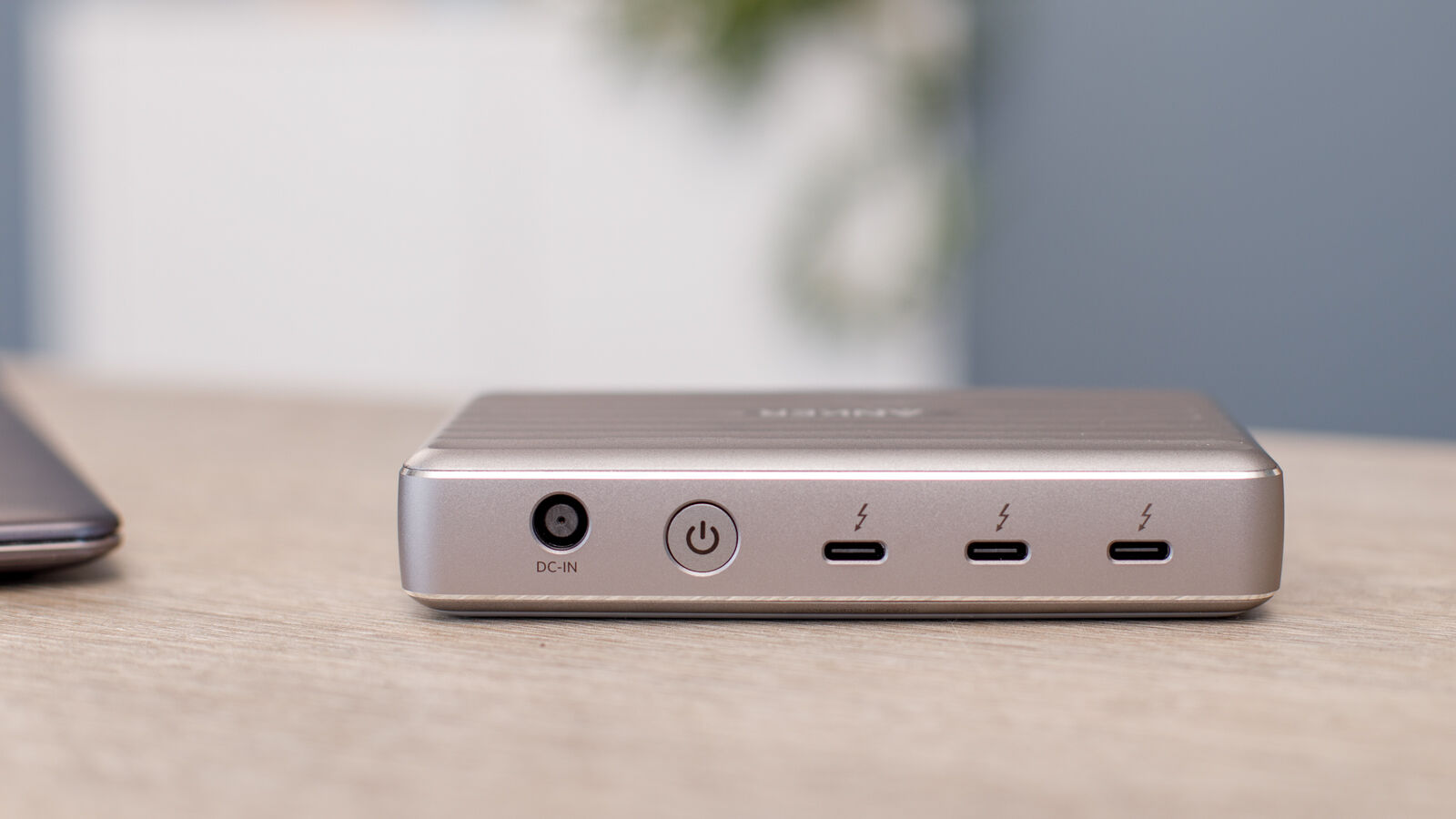 Mini puertos de acoplamiento Anker Thunderbolt 4