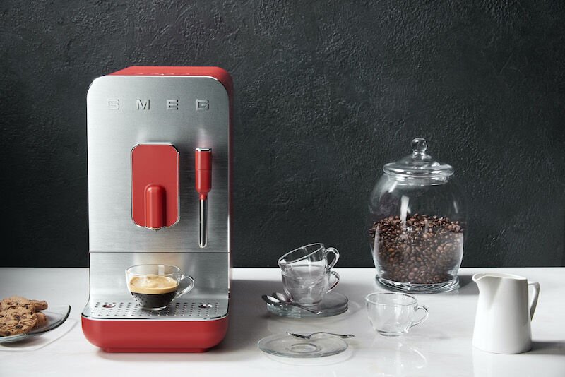 Smeg frijol a taza en rojo
