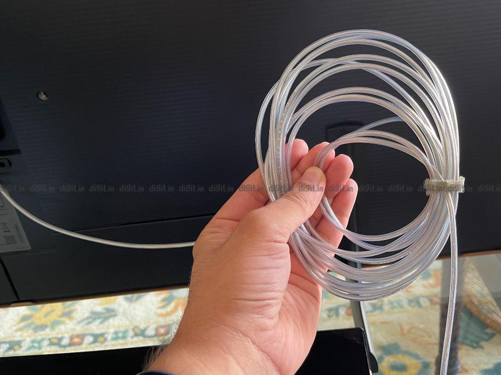 Samsung el marco uno conecta el cable invisible.