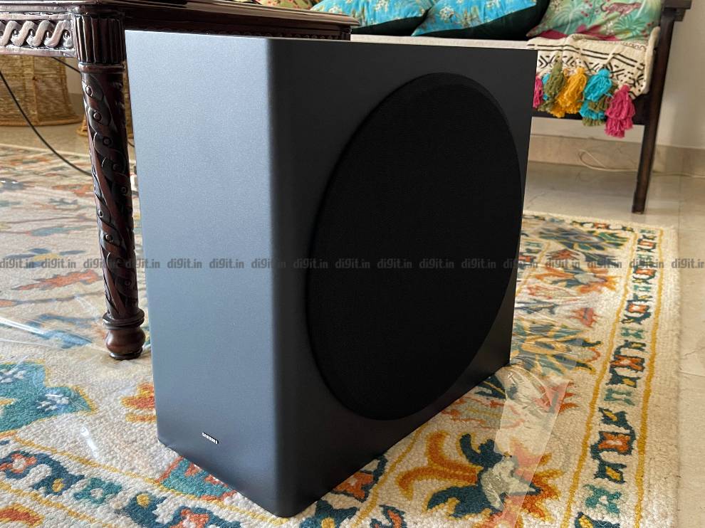 El Samsung Q950A tiene un potente subwoofer. 