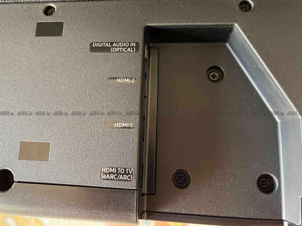 El Samsung Q950A tiene 3 puertos HDMI. 