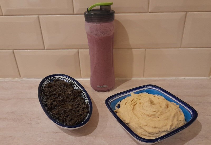 Hummus, tapenade y batido