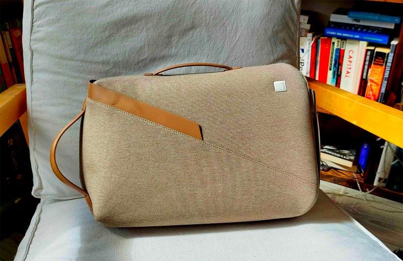 Moshi Muto Convertible Backpack