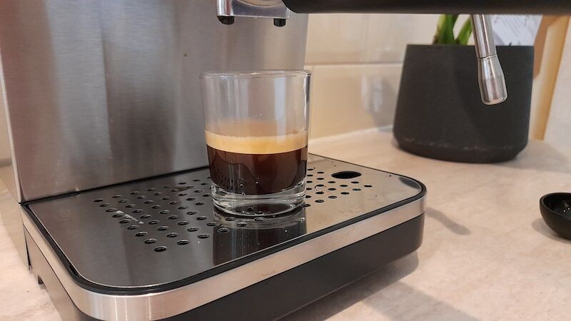 Bijou terminado tiro de espresso