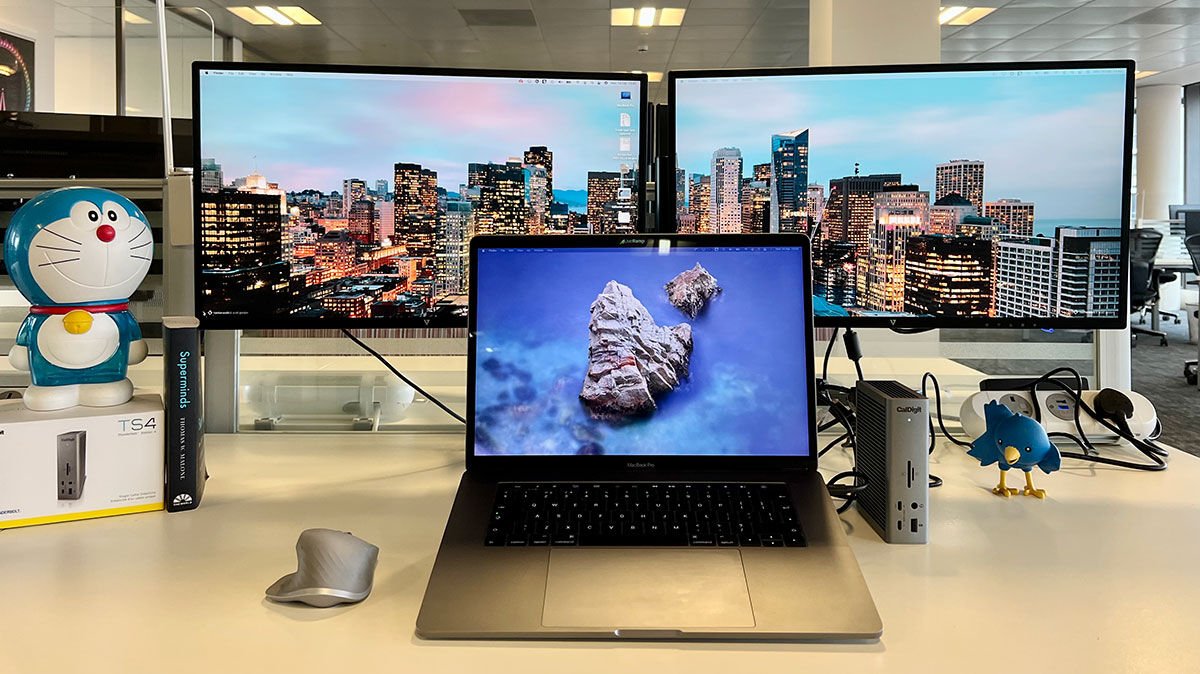 Caldigit TS4 dual display dock