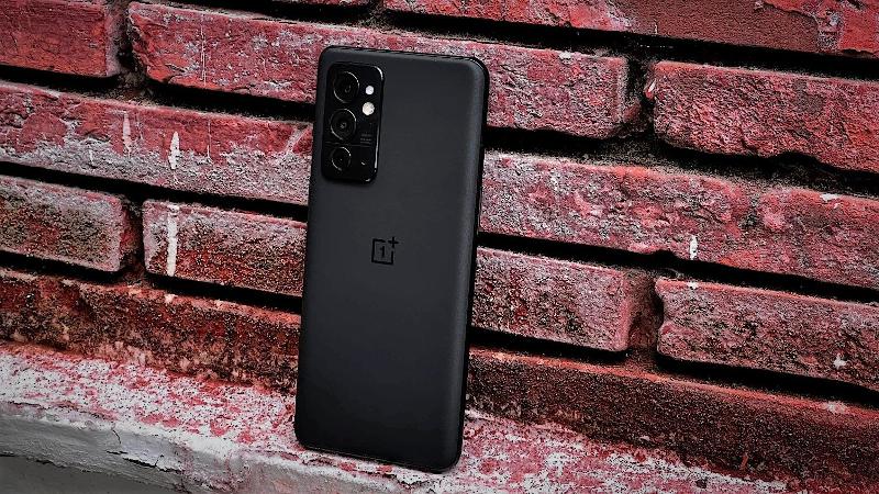 OnePlus 9RT design