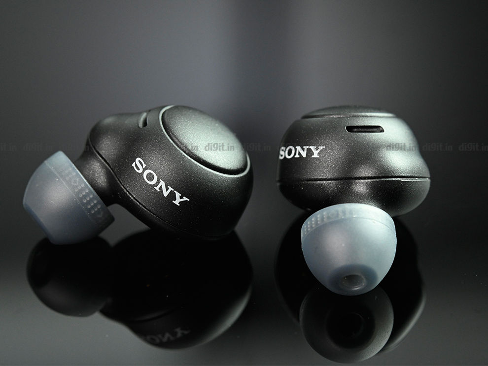 Revisión de Sony WF-C500: construcción y comodidad
