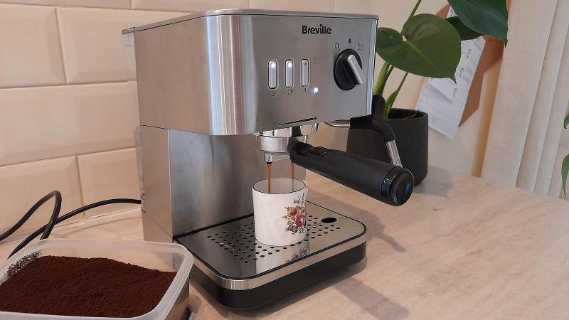 Máquina de espresso Breville Bijou (VCF149)