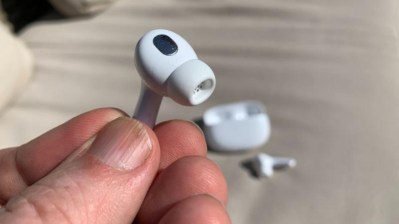 Revisión de Xiaomi Buds 3T Pro: Bud en la mano