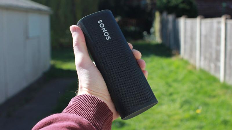 Sonos Roam en la mano