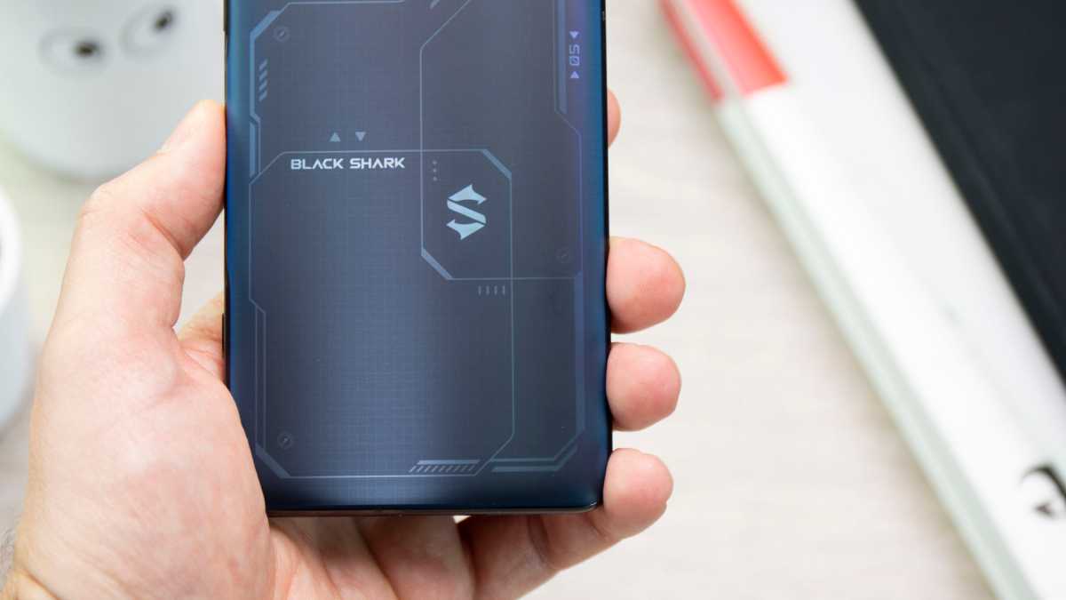 Black Shark 5 Pro lower rear in the hand