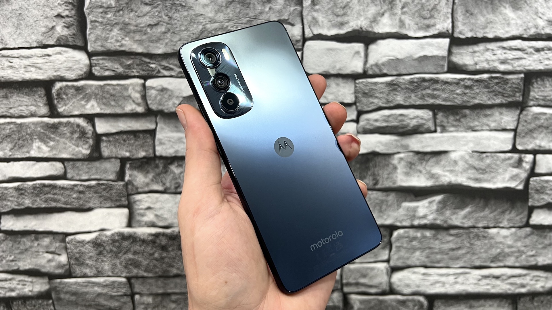 Motorola Edge 30: el más delgado y liviano