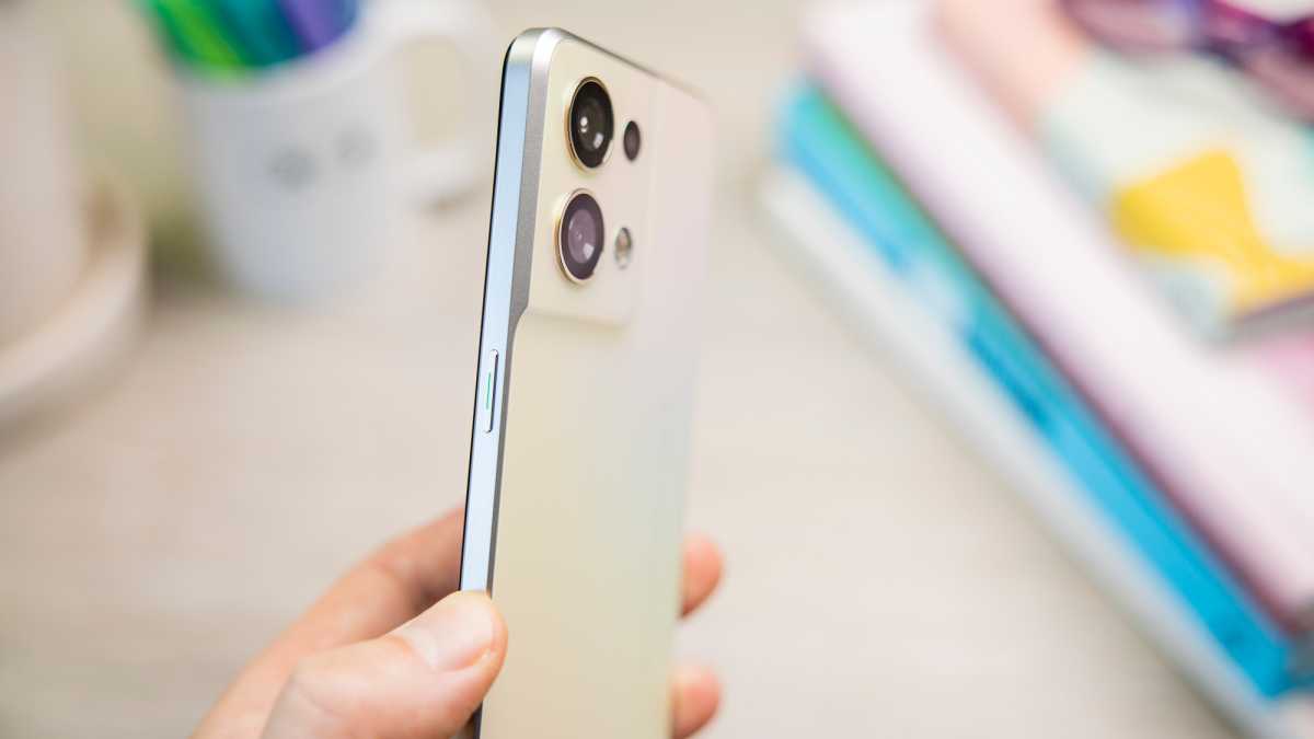 Oppo Reno 8 lado