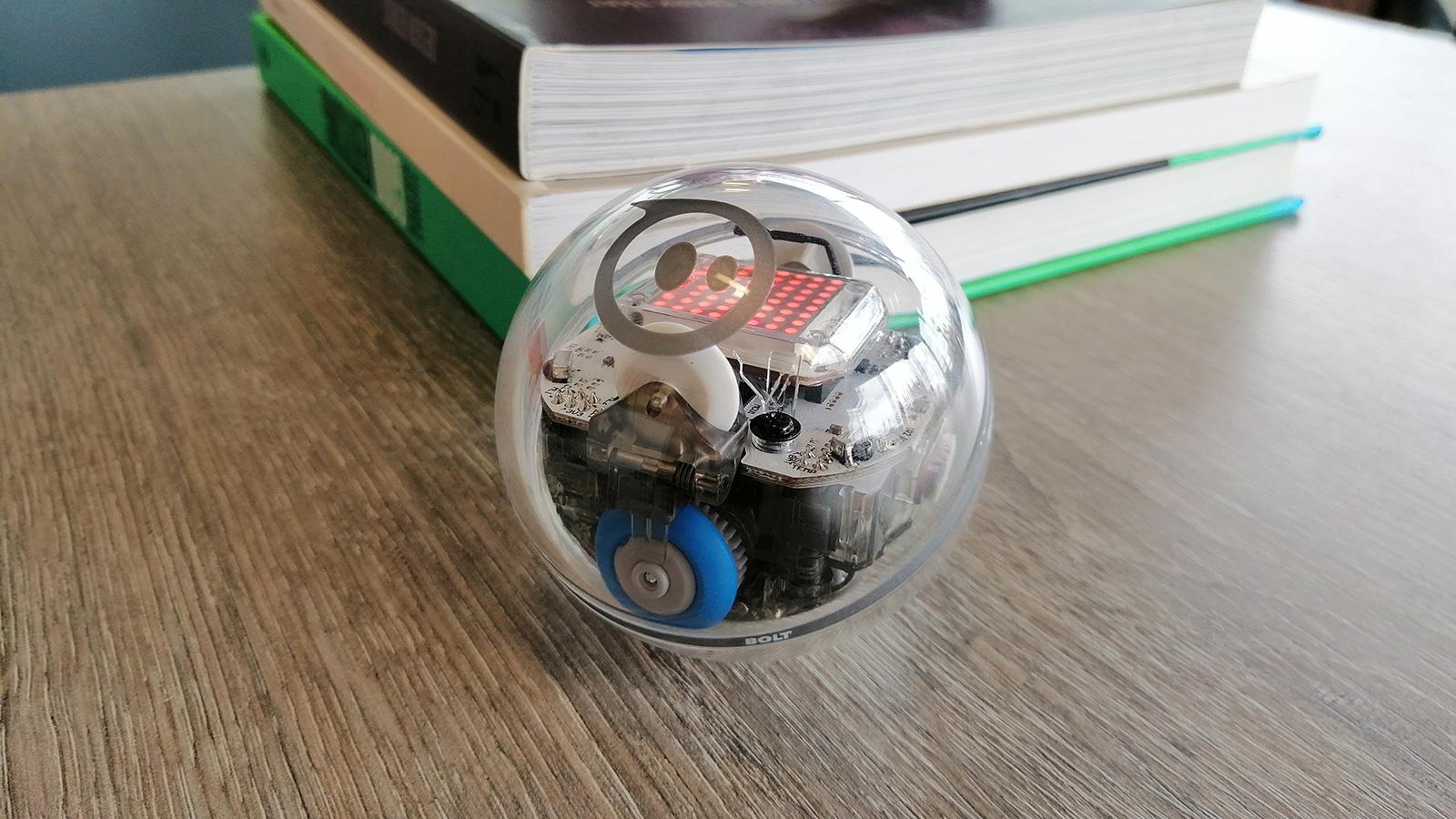 Sphero Bolt: una bola robótica programable