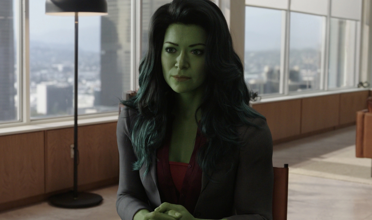 She-Hulk en su oficina