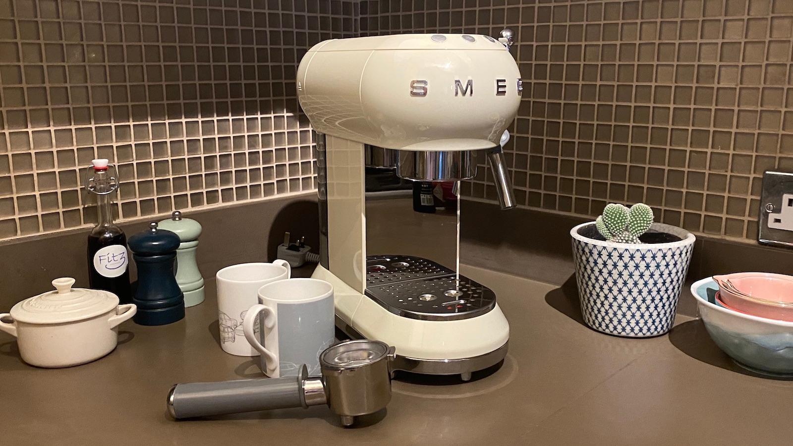   Cafetera Espresso Smeg - La máquina más elegante