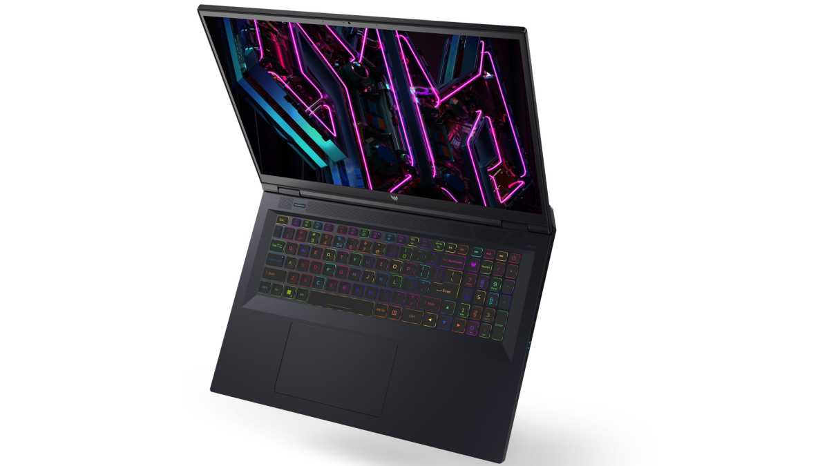 Laptop para juegos Acer abierta con teclado RGB