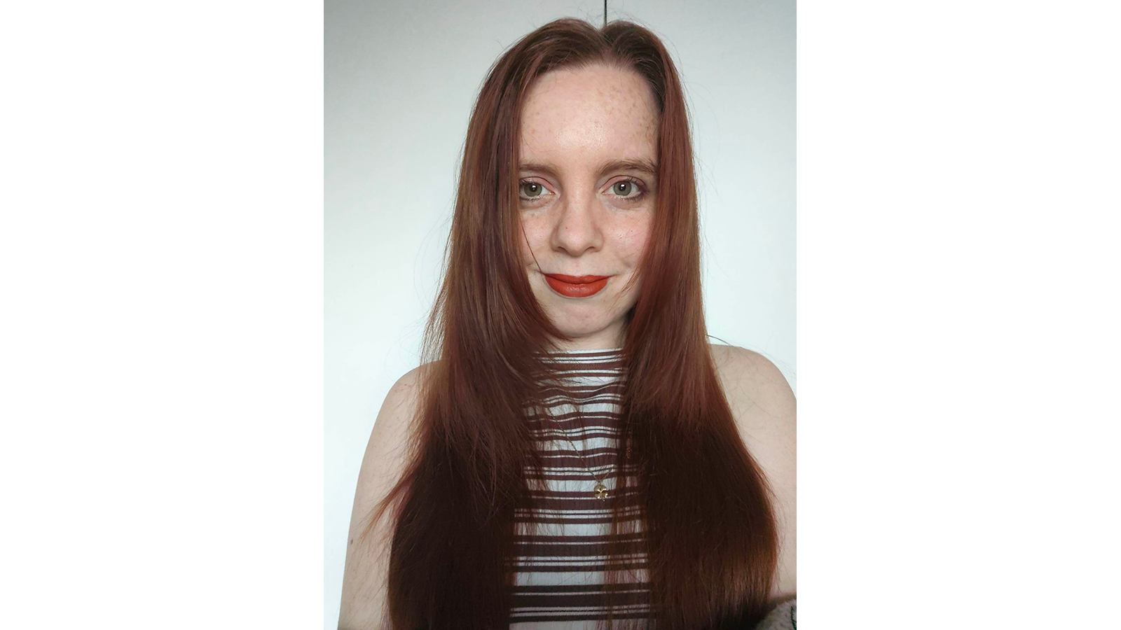 Selfie con cabello alisado para prueba con planchas Nicky Clarke Infrared Pro