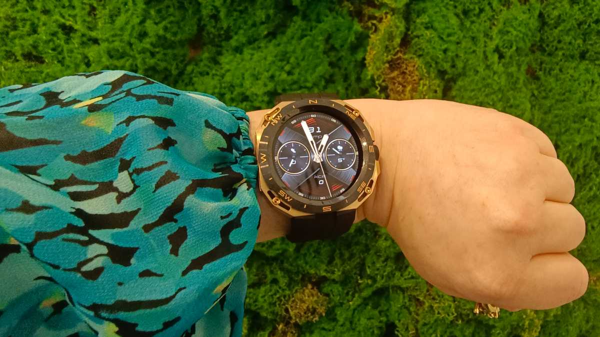 Huawei Watch GT Cyber ​​en la muñeca