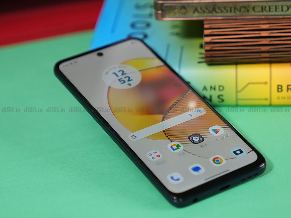 Moto G73 Review: Display