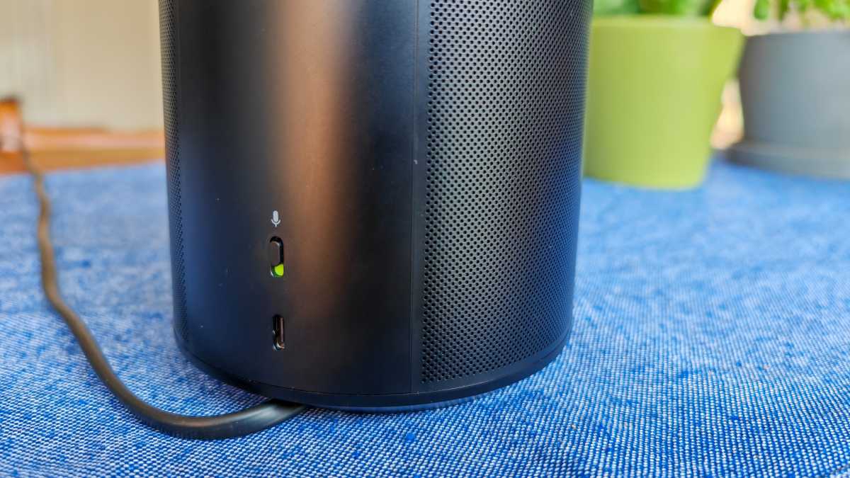 Puerto Sonos Era 100 USB-C y botón de silencio