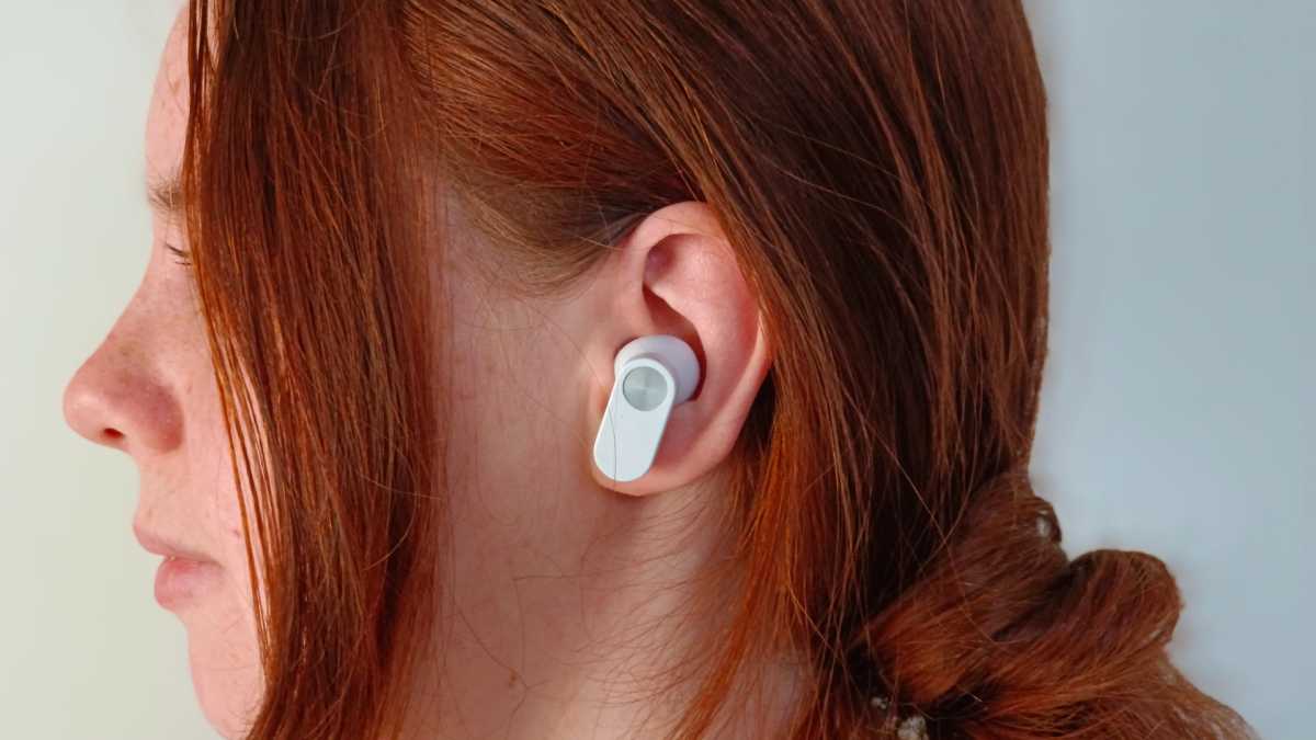 OnePlus Nord Buds 2 en el oído