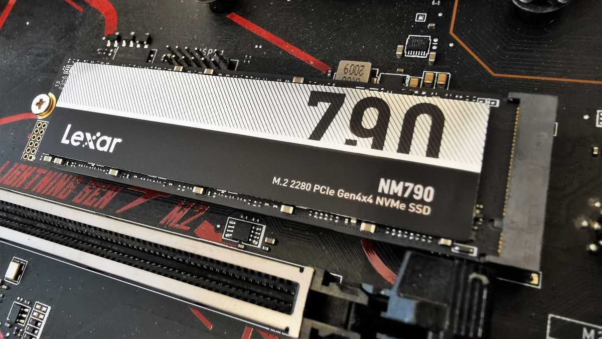 Primer plano de Lexar NM790 M.2 NVMe