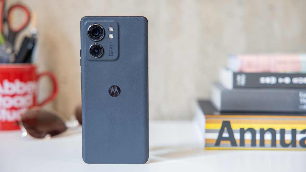 Motorola Edge 40_volver