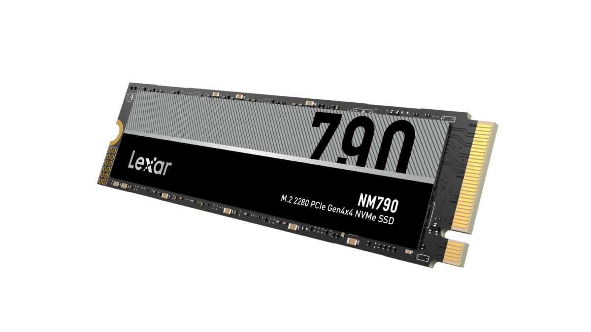 Lexar NM790 M.2 NVMe en ángulo