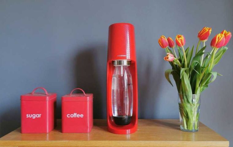 Cómo hacer agua con gas en casa