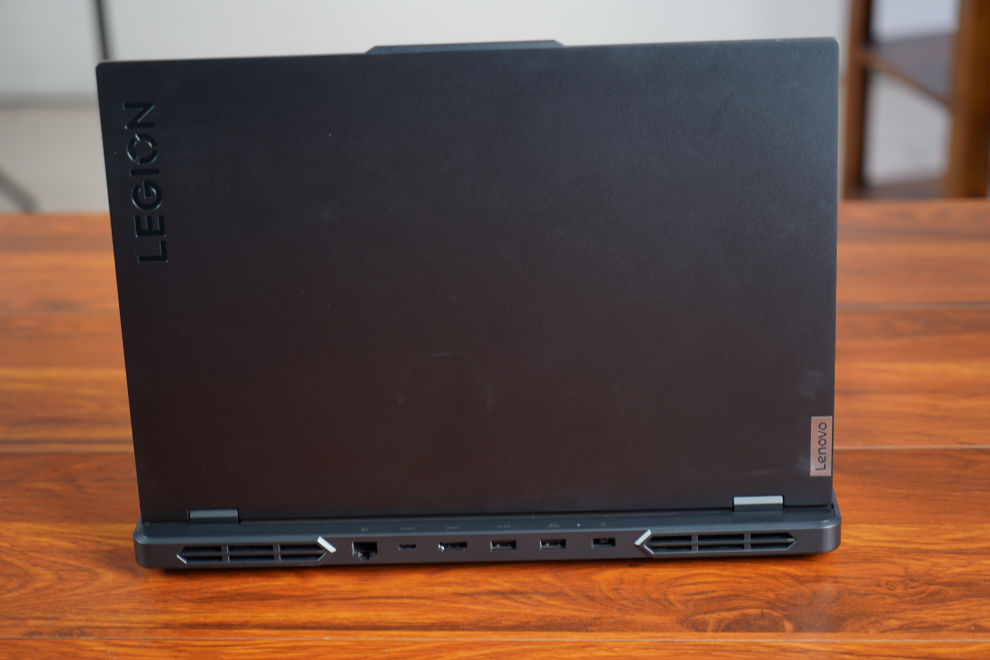 Laptop para juegos Lenovo Legion 5i - Revisión de puertos de E/S