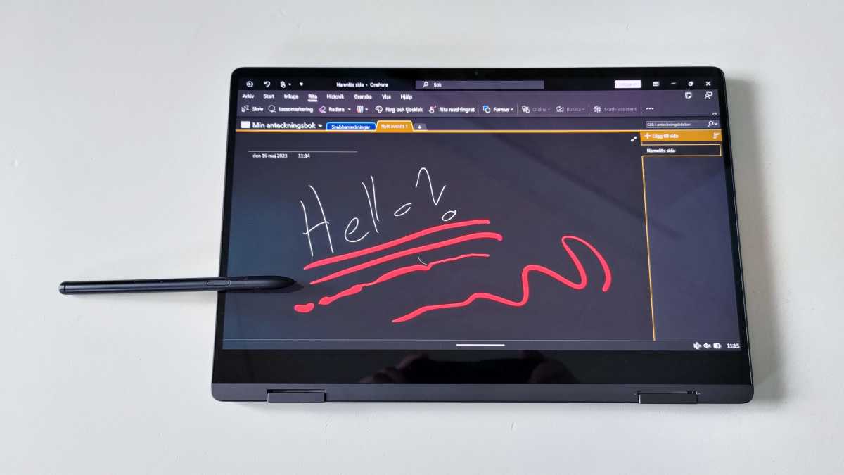 S Pen junto al Samsung Galaxy Book 3 360 de 13