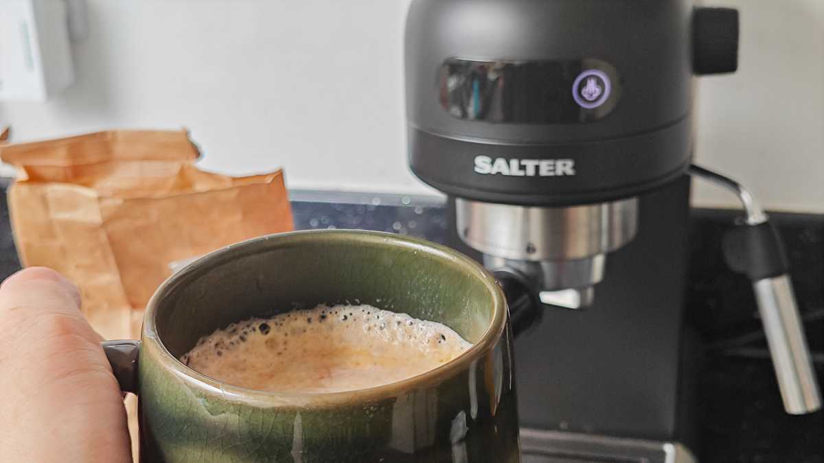 Cafetera Salter Espiritista con moca y granos de café