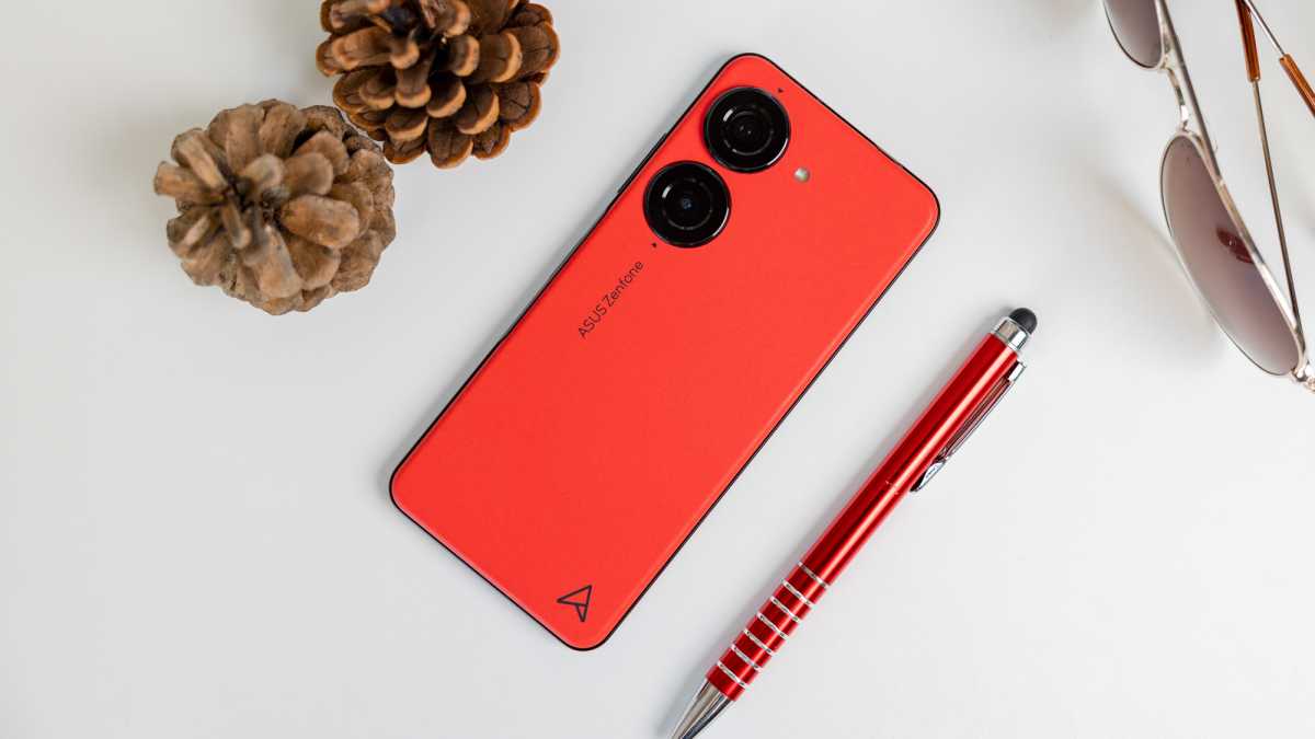 Asus Zenfone 10_acostado