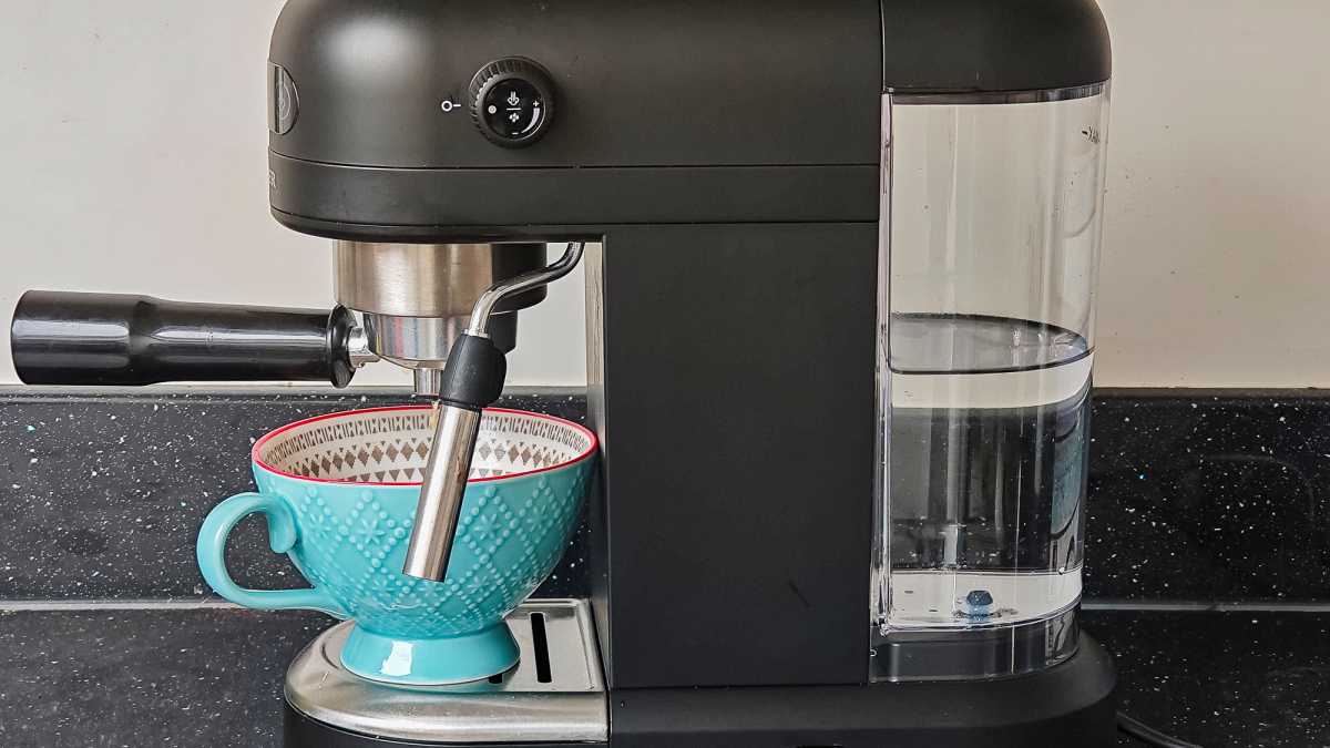Cafetera Salter Espiral ángulo lateral con taza azul