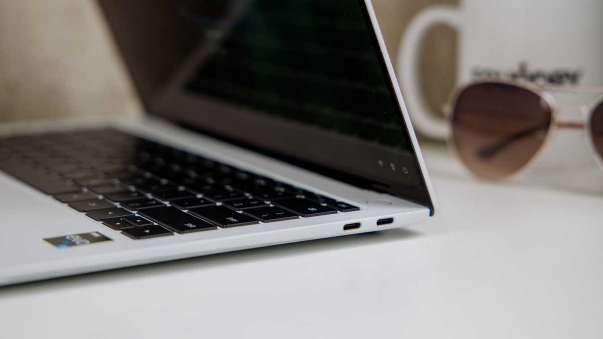 Huawei MateBook X Pro 2023_lado derecho