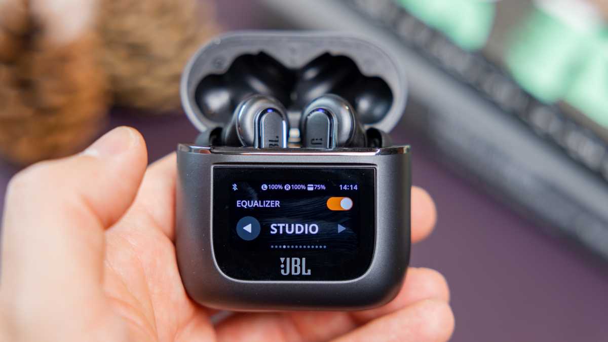 Estudio JBL Tour Pro 2