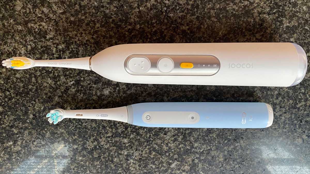 El Soocas Neos mucho más grande en comparación con un Oral-B iO4