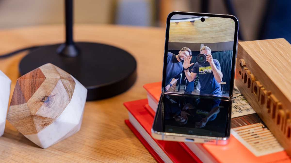 Galaxy Flip 5_selfie
