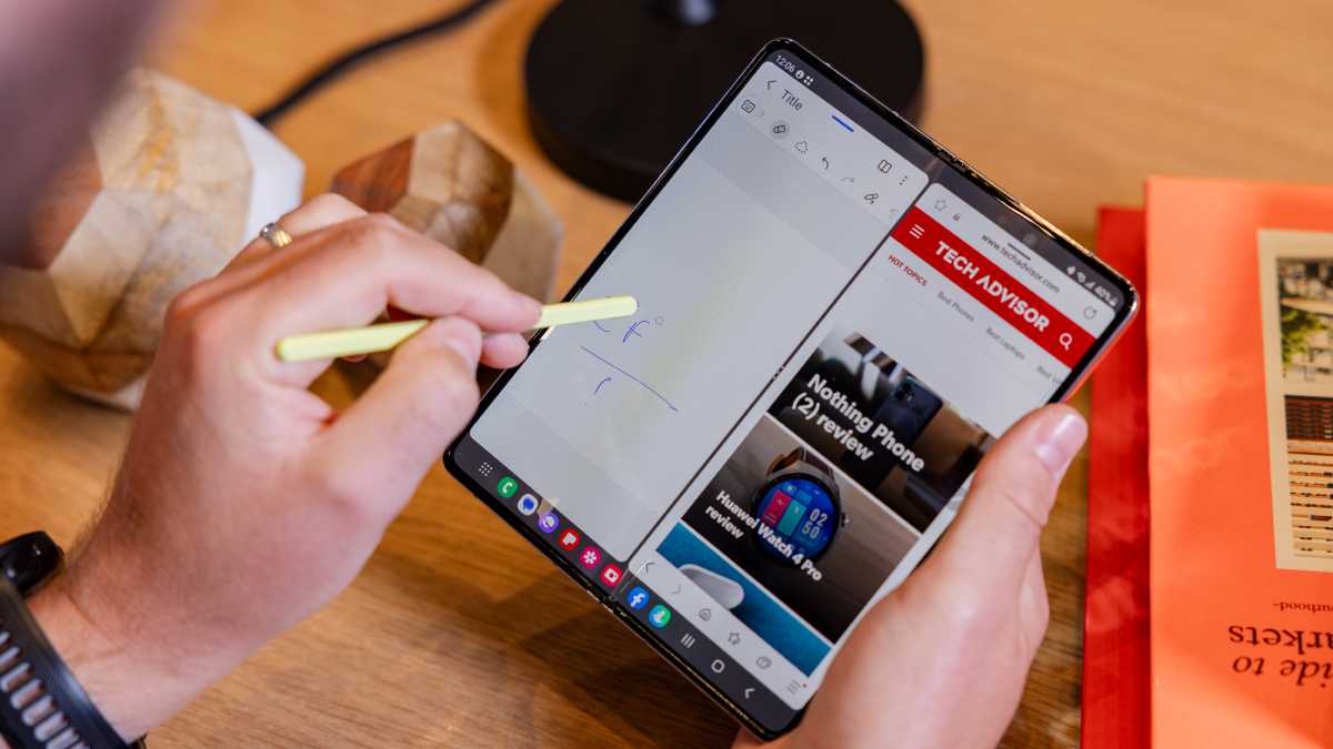 Galaxy Fold 5_using the pen